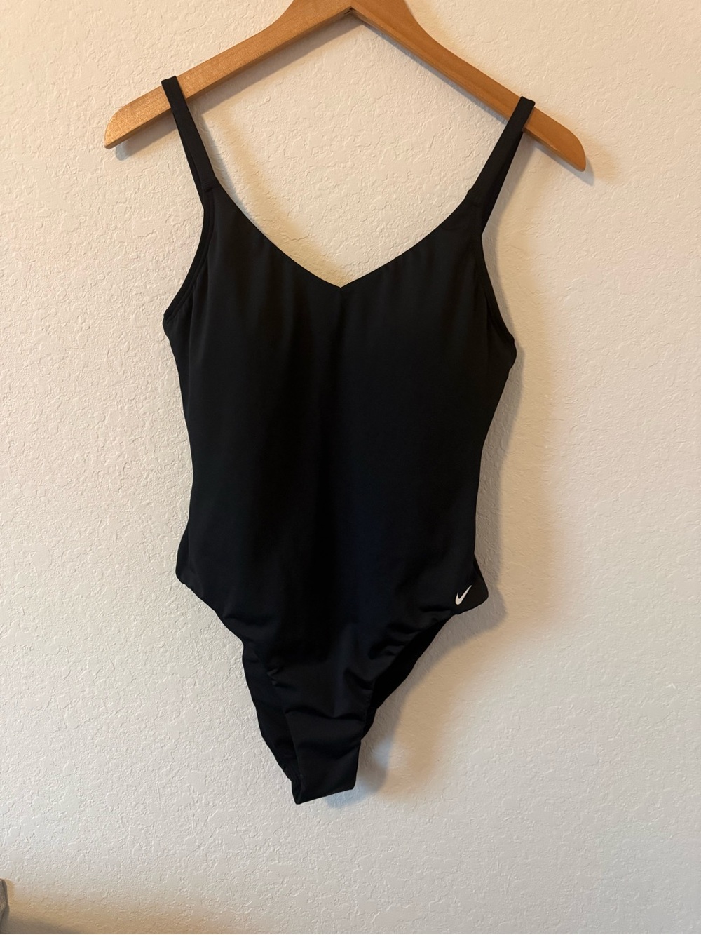 Women's Nike Black V-Neck One-Piece Swimsuit Size Medium